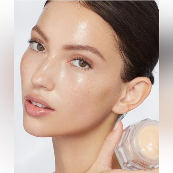 Charlotte Tilbury Refillable Magic Night Moisturizer with Retinol - Picture 3 of 5